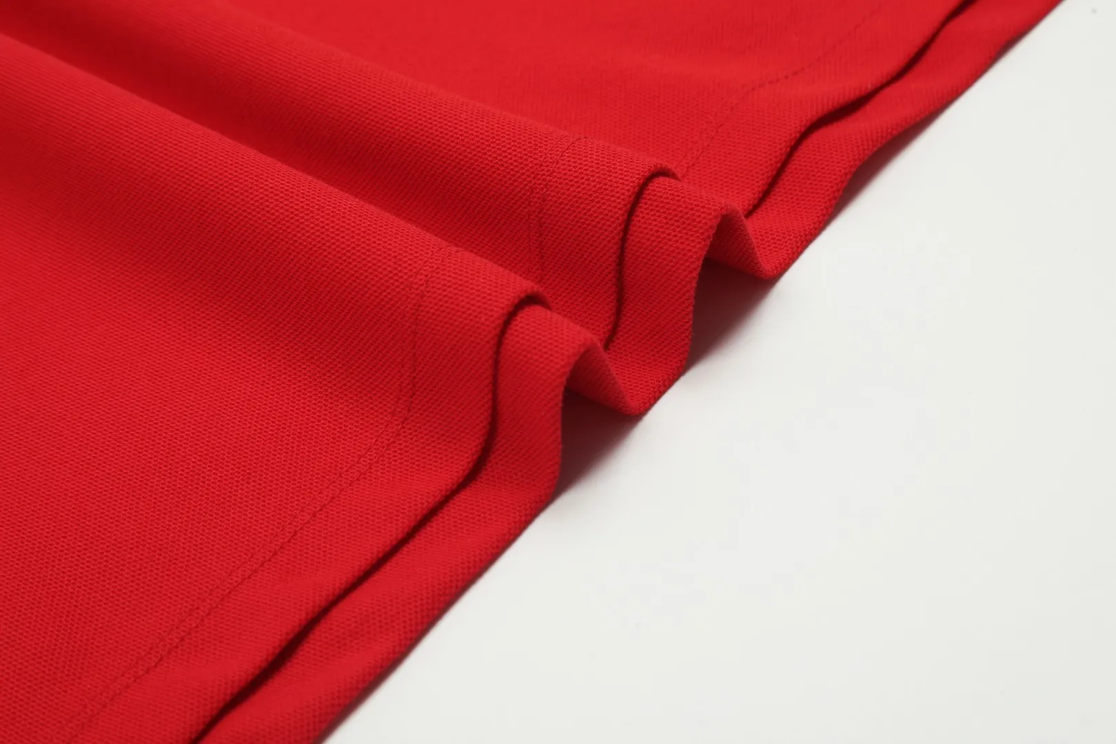 🅿️152 "Top quality" Style number: DS001# (not off the shelves all year round) [Ralph Lauren classic pony embroidered lapel POLO short sleeves] ✅Ralph Lauren Ralph Lauren classic basic versatile POLO short sleeves ✅Main supply platform live broadcast Wholesale entities will be replenished when out of stock Not removed from the shelves ✅ZP quality 1:1 version Scan the code to enter the GF website Z cabinet quality ✅Detailed quality The only one in Guangzhou Imported pique fabrics Mainly high-end, cost-effective and good quality. Needless to say, the version is restored to the original version. The maximum size can be worn up to 210 pounds. Loose, comfortable and stress-free. ✅Wear for work and life. Suitable for various occasions. A must-have recommendation for couples. Size: